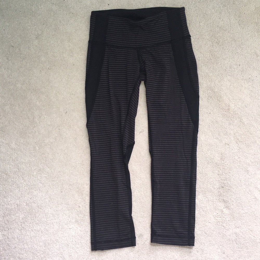 Lululemon Cropped Leggings Black Gold Size 4